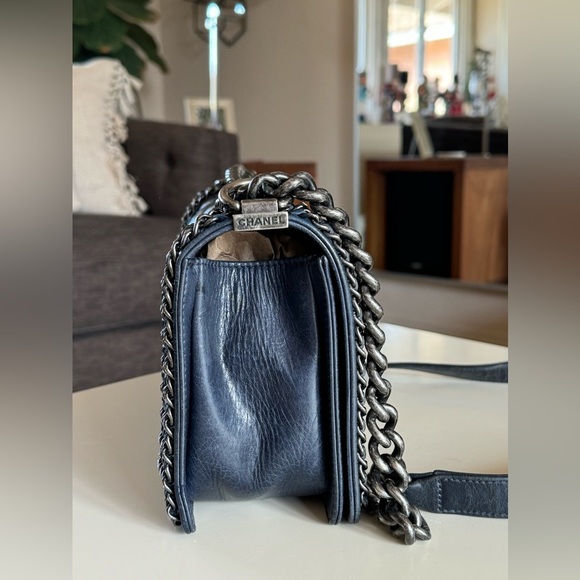 Gorgeous Authentic Chanel Boy Bag Medium Glazed Calfskin Navy Blue Chain Purse - Picture 4 of 17